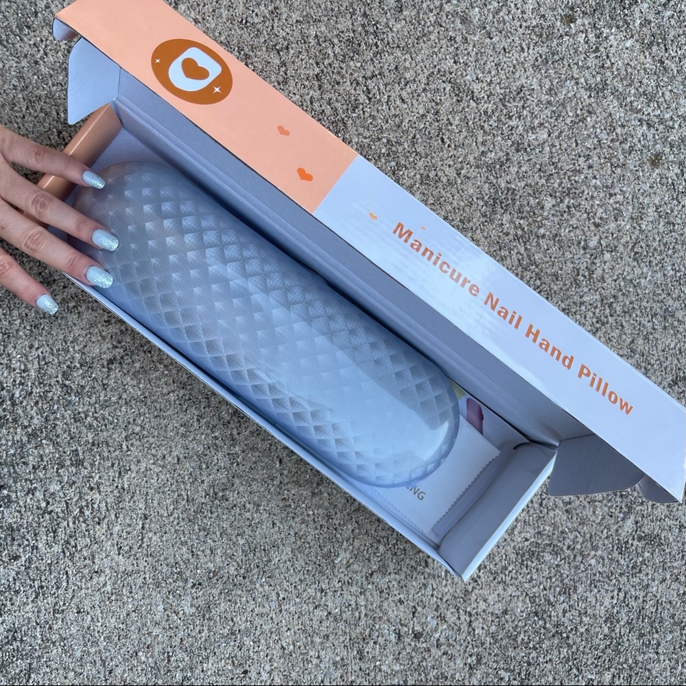 🚫 SOLD NEW Manicure Pillow with Stand (Expandable) - Picture 4 of 12